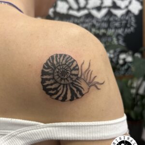 minimal_tattoo_logo_flat